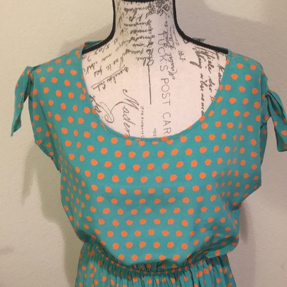 Soprano Dresses & Skirts - Soprano Dress Size L Soprano Dresses & Skirts - Soprano Dress Size L